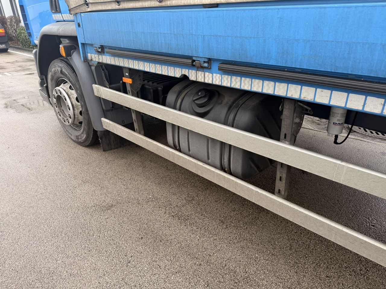 DAF LF 290 Pritschenaufbau Ladebordwand AHK - Plane LKW: das Bild 5 DAF LF 290 Pritschenaufbau Ladebordwand AHK - Plane LKW: das Bild 5