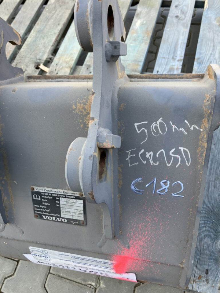 Volvo Tieflöffel mit Zähnen - Festanbau - Baggerlader: das Bild 2 Volvo Tieflöffel mit Zähnen - Festanbau - Baggerlader: das Bild 2