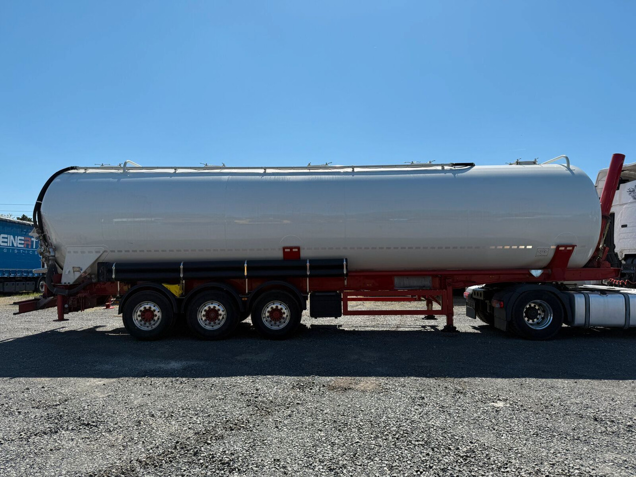 Feldbinder KIP 60.3 Silo 60.000 L 3 Achse ADR - Siloauflieger: das Bild 2 Feldbinder KIP 60.3 Silo 60.000 L 3 Achse ADR - Siloauflieger: das Bild 2