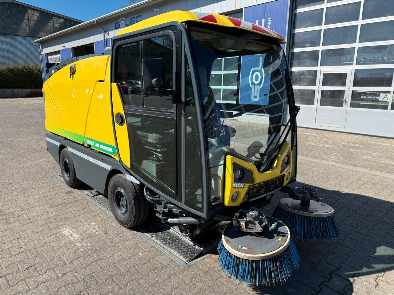 Johnston C202 Kleinkehrmaschine 2 M³ - 6.000 h - Kehrmaschine: das Bild 1 Johnston C202 Kleinkehrmaschine 2 M³ - 6.000 h - Kehrmaschine: das Bild 1