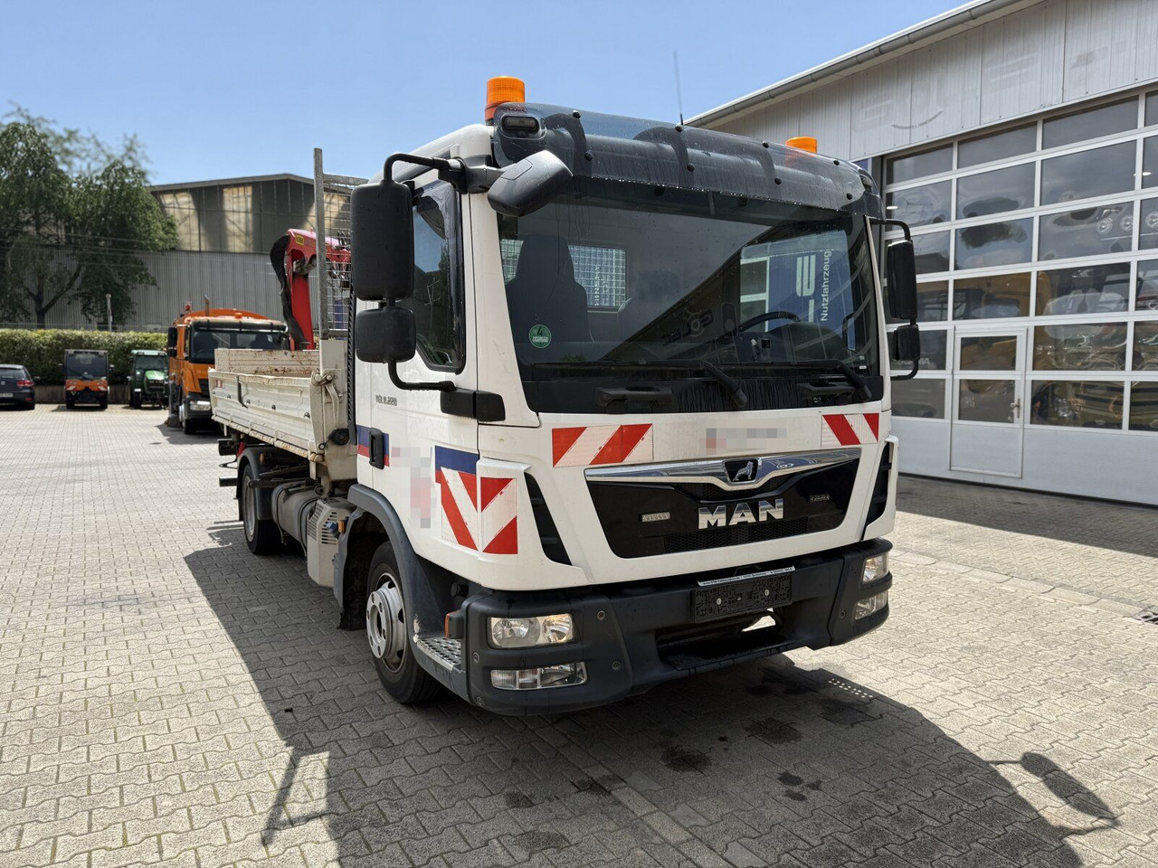 MAN TGL 8.220 4x2 Kipper Kran Palfinger 7.001-K A - Kipper Transporter: das Bild 1 MAN TGL 8.220 4x2 Kipper Kran Palfinger 7.001-K A - Kipper Transporter: das Bild 1