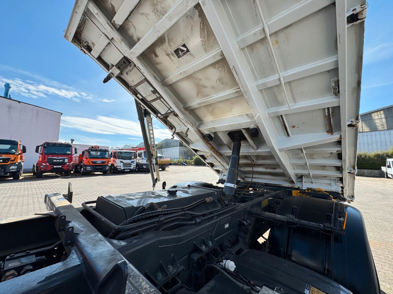 Kipper, Autokran Mercedes-Benz AROCS 1832 4x2 Euro 6 Kipper Kran FASSI F120FB: das Bild 11