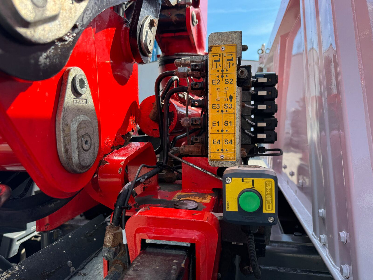 Kipper, Autokran Mercedes-Benz AROCS 1832 4x2 Euro 6 Kipper Kran FASSI F120FB: das Bild 12