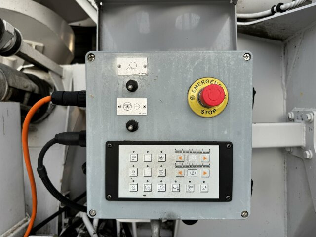 Mercedes-Benz AROCS 3243 8x4 Euro 6 Pumi Putzmeister TMM 24-3 - Fahrmischerbetonpumpe: das Bild 3 Mercedes-Benz AROCS 3243 8x4 Euro 6 Pumi Putzmeister TMM 24-3 - Fahrmischerbetonpumpe: das Bild 3