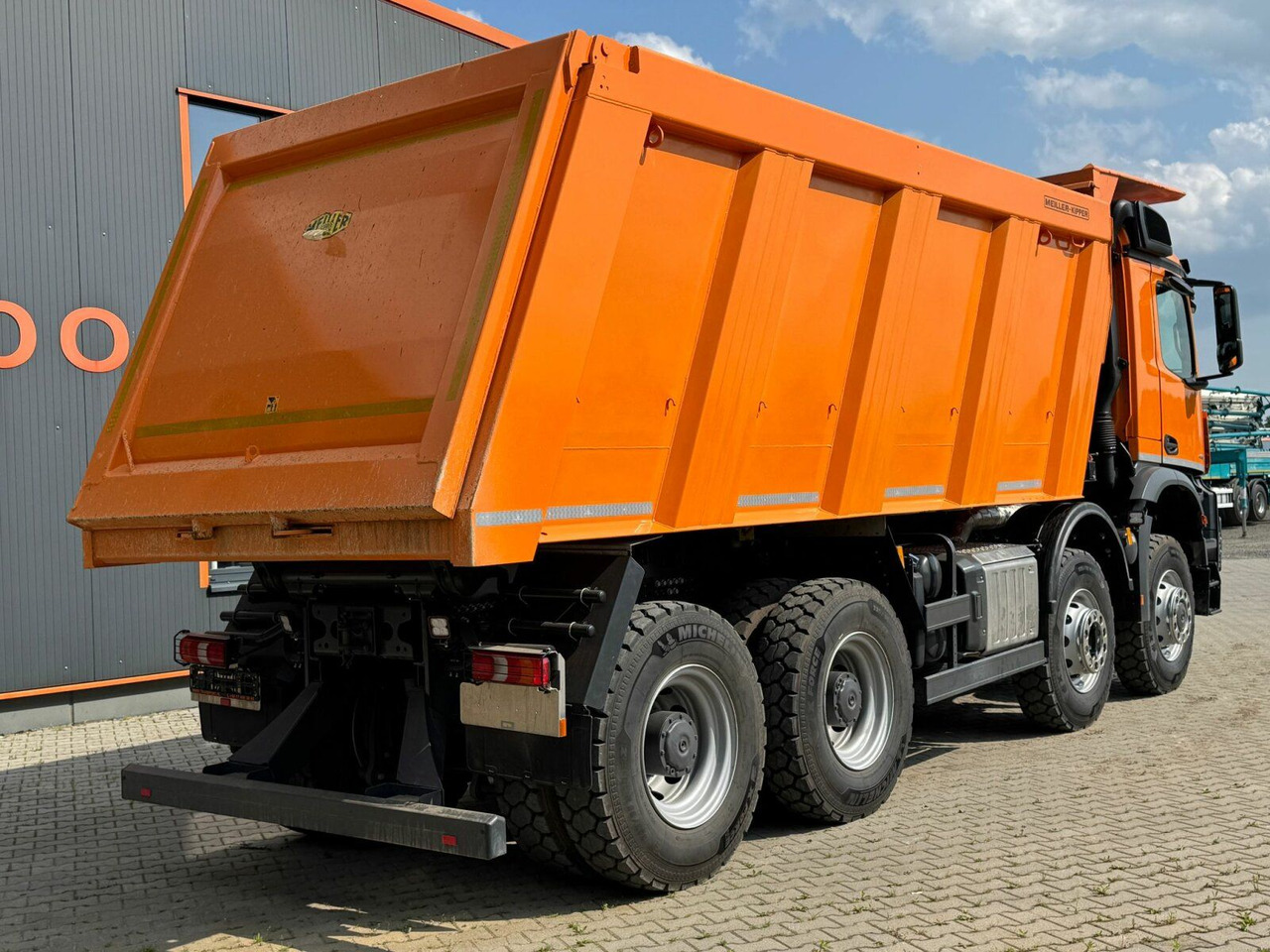 Mercedes-Benz AROCS 4851 8x6 Euro 6 Gesteinkipper MEILLER 25m³ - Kipper: das Bild 5 Mercedes-Benz AROCS 4851 8x6 Euro 6 Gesteinkipper MEILLER 25m³ - Kipper: das Bild 5