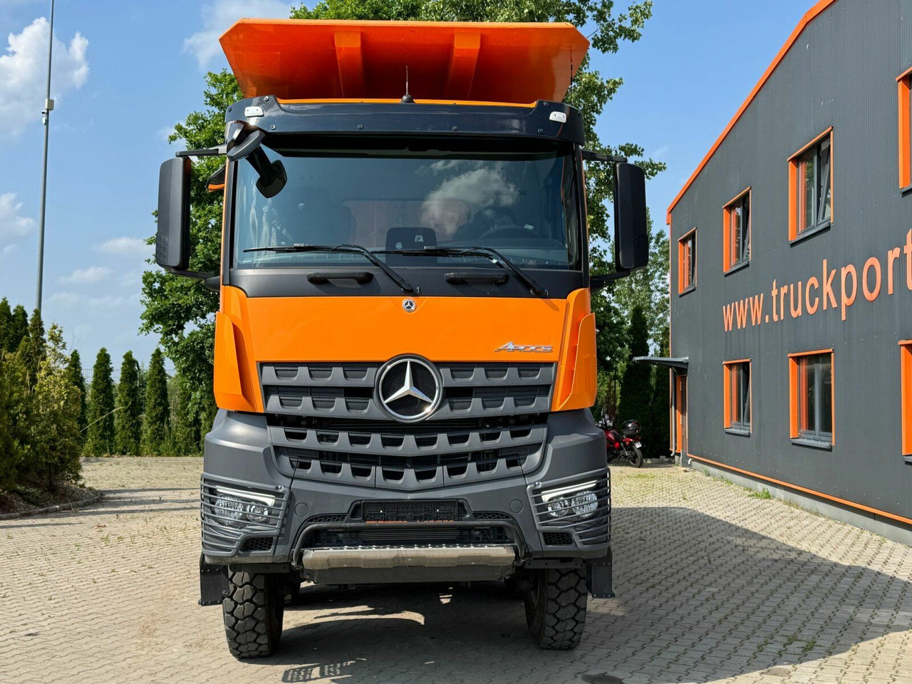 Mercedes-Benz AROCS 4851 8x6 Euro 6 Gesteinkipper MEILLER 25m³ - Kipper: das Bild 3 Mercedes-Benz AROCS 4851 8x6 Euro 6 Gesteinkipper MEILLER 25m³ - Kipper: das Bild 3