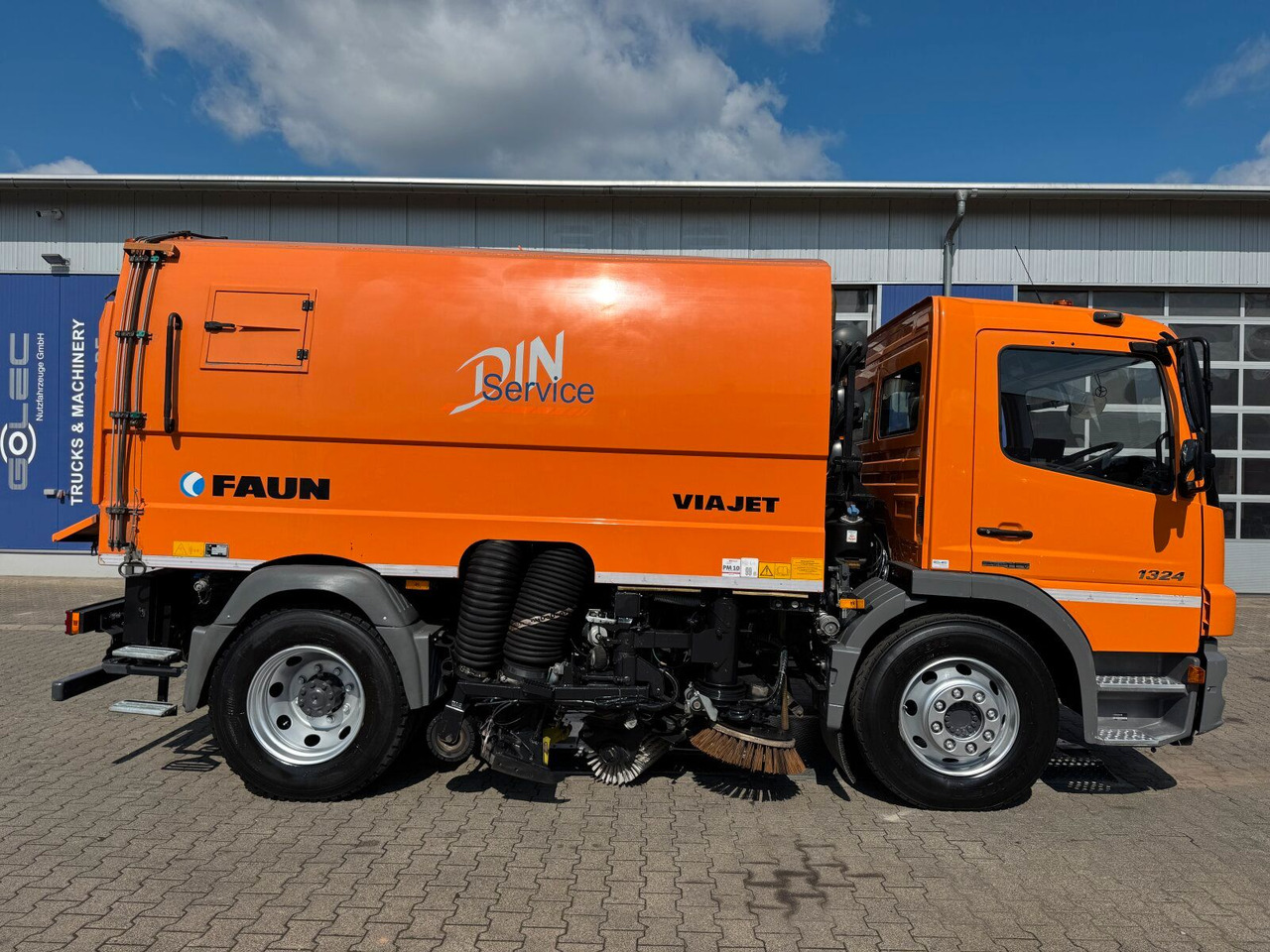 Mercedes-Benz ATEGO 1324 4x2 Kehrmaschine FAUN Viajet 6R/H - Kehrmaschine: das Bild 3 Mercedes-Benz ATEGO 1324 4x2 Kehrmaschine FAUN Viajet 6R/H - Kehrmaschine: das Bild 3