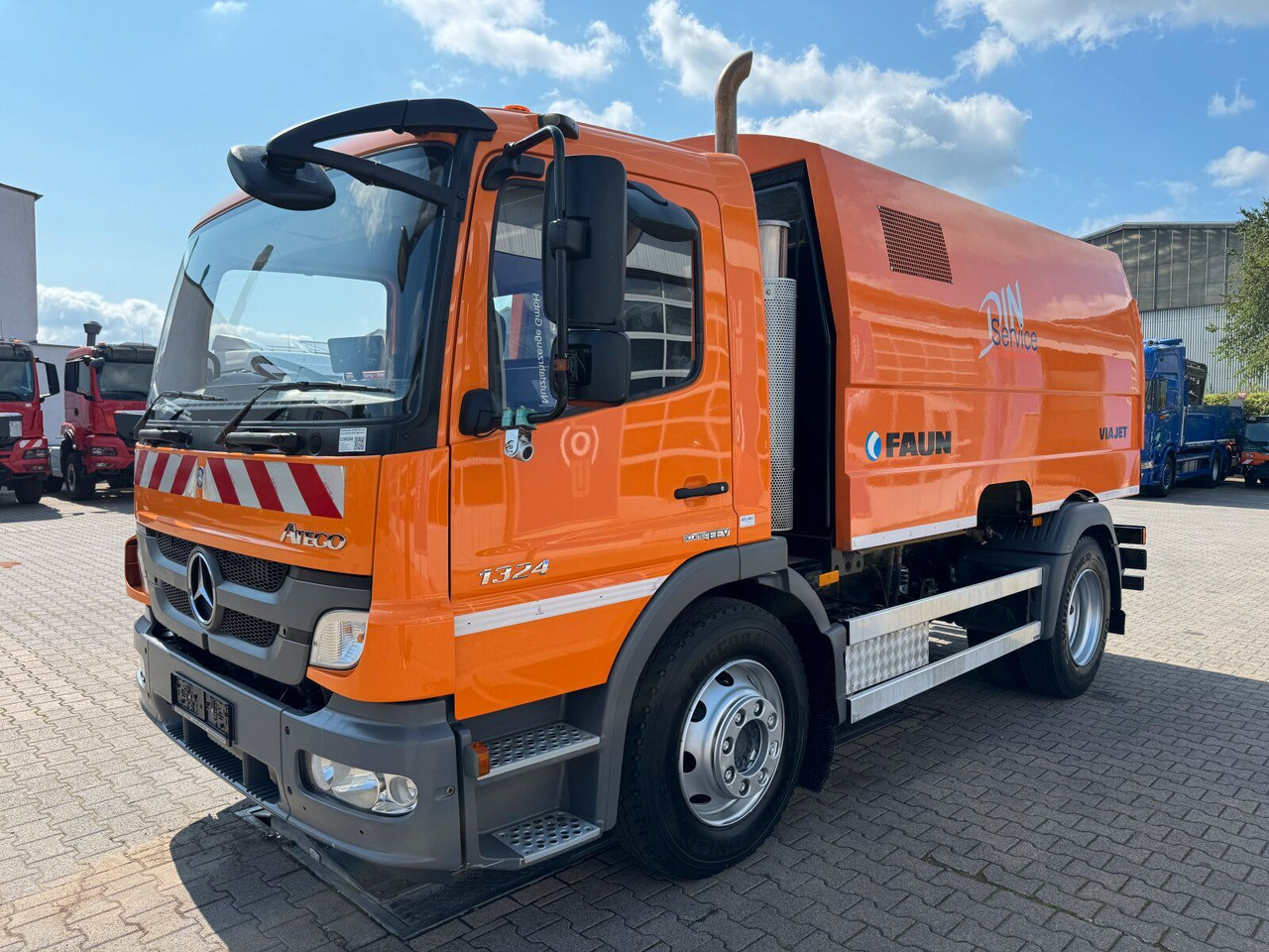 Mercedes-Benz ATEGO 1324 4x2 Kehrmaschine FAUN Viajet 6R/H - Kehrmaschine: das Bild 2 Mercedes-Benz ATEGO 1324 4x2 Kehrmaschine FAUN Viajet 6R/H - Kehrmaschine: das Bild 2
