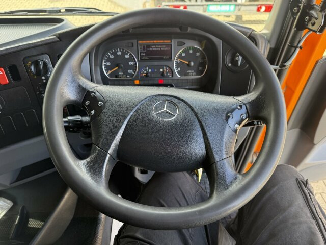 Mercedes-Benz Atego 1324 4x2 Kehrmaschine Viajet 6R/L - Kehrmaschine: das Bild 3 Mercedes-Benz Atego 1324 4x2 Kehrmaschine Viajet 6R/L - Kehrmaschine: das Bild 3