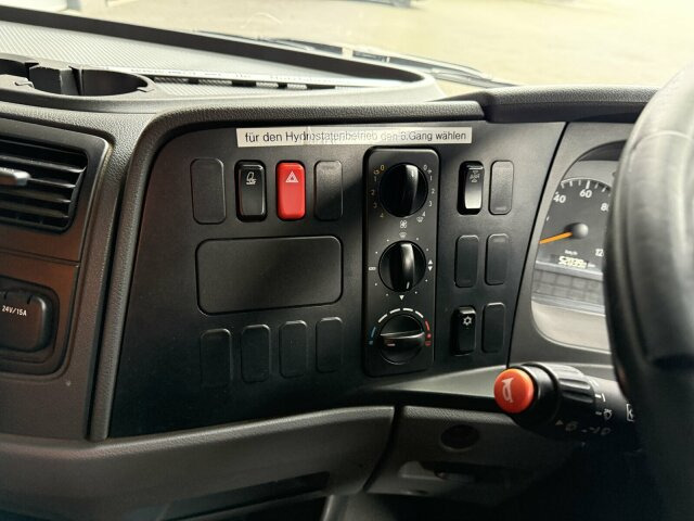 Mercedes-Benz Atego Kehrmaschine BUCHER CITYFANT 5000 - Kehrmaschine: das Bild 5 Mercedes-Benz Atego Kehrmaschine BUCHER CITYFANT 5000 - Kehrmaschine: das Bild 5