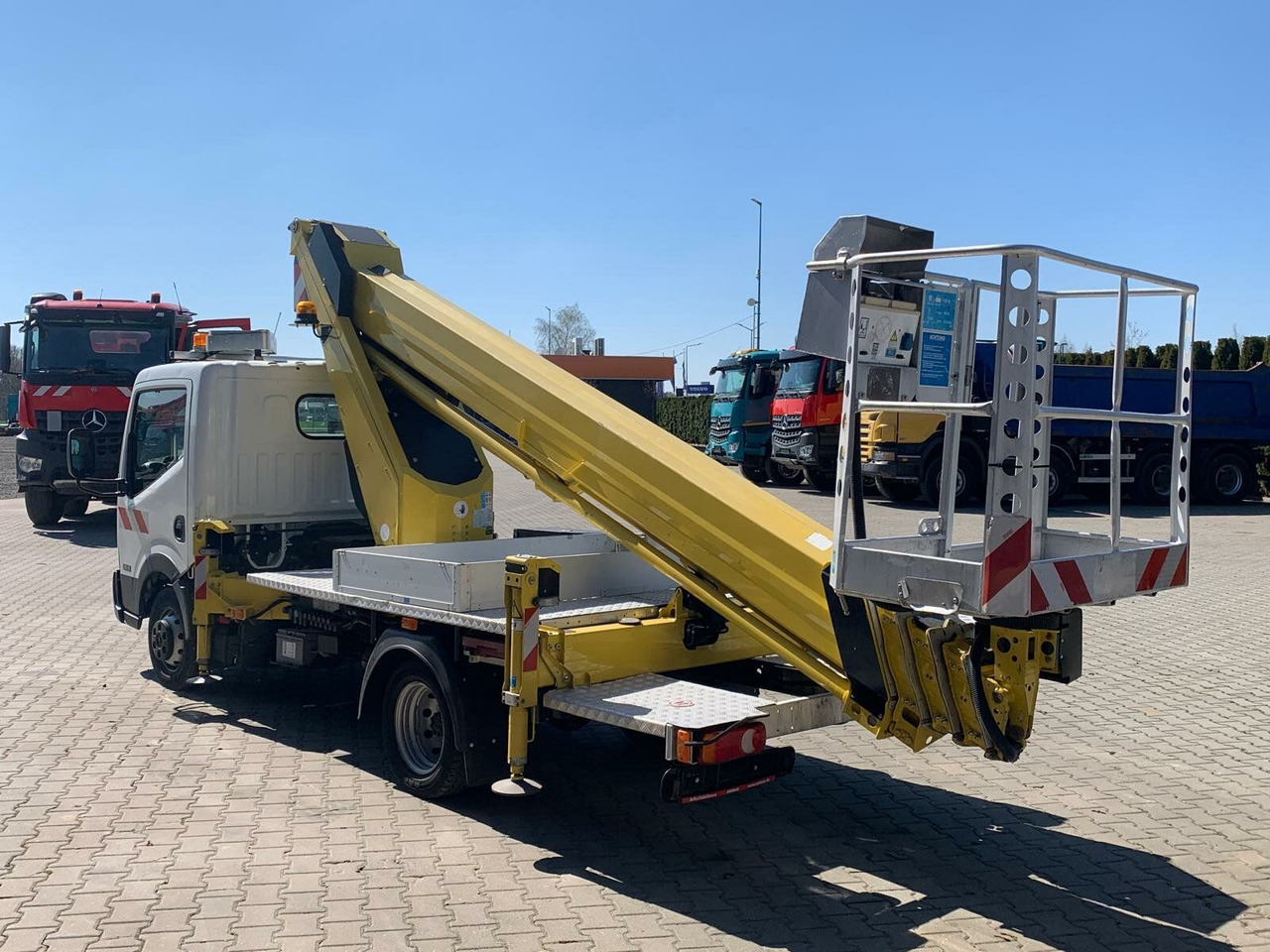 Nissan Cabstar 4x2 Ruthmann Steiger TB 270 - LKW mit Arbeitsbühne: das Bild 4 Nissan Cabstar 4x2 Ruthmann Steiger TB 270 - LKW mit Arbeitsbühne: das Bild 4