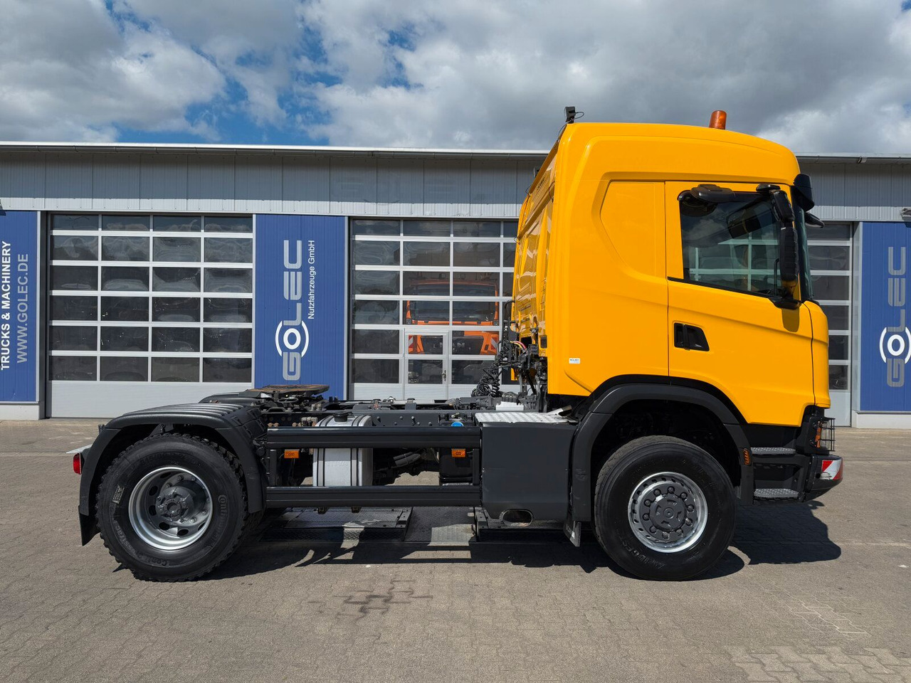 Scania G450 XT 4x4 Euro 6 SZM Kipphydraulik Blatt/ Luft - Sattelzugmaschine: das Bild 2 Scania G450 XT 4x4 Euro 6 SZM Kipphydraulik Blatt/ Luft - Sattelzugmaschine: das Bild 2
