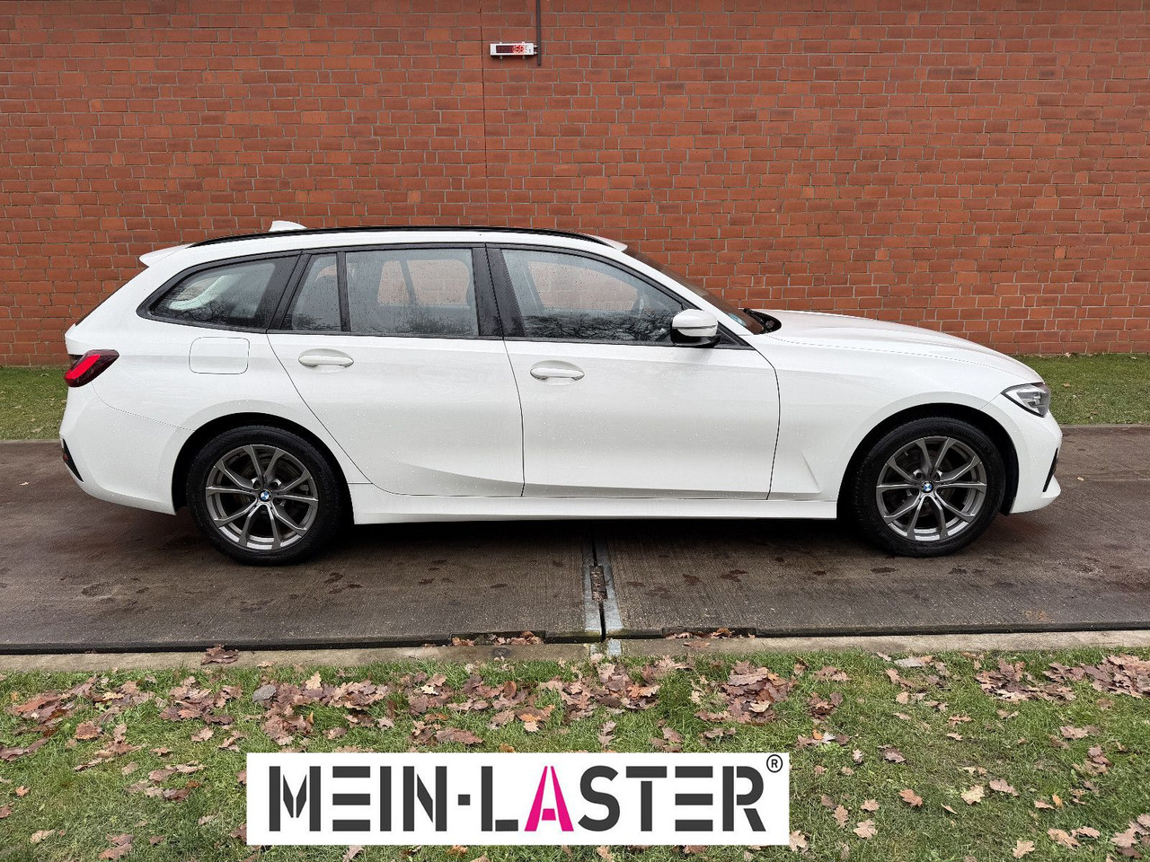 BMW 320 d xDrive touring Sport Line shadow AHK - Kombi: das Bild 3 BMW 320 d xDrive touring Sport Line shadow AHK - Kombi: das Bild 3
