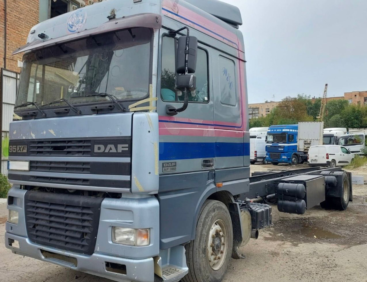 DAF 95XF380 - Fahrgestell LKW: das Bild 2 DAF 95XF380 - Fahrgestell LKW: das Bild 2