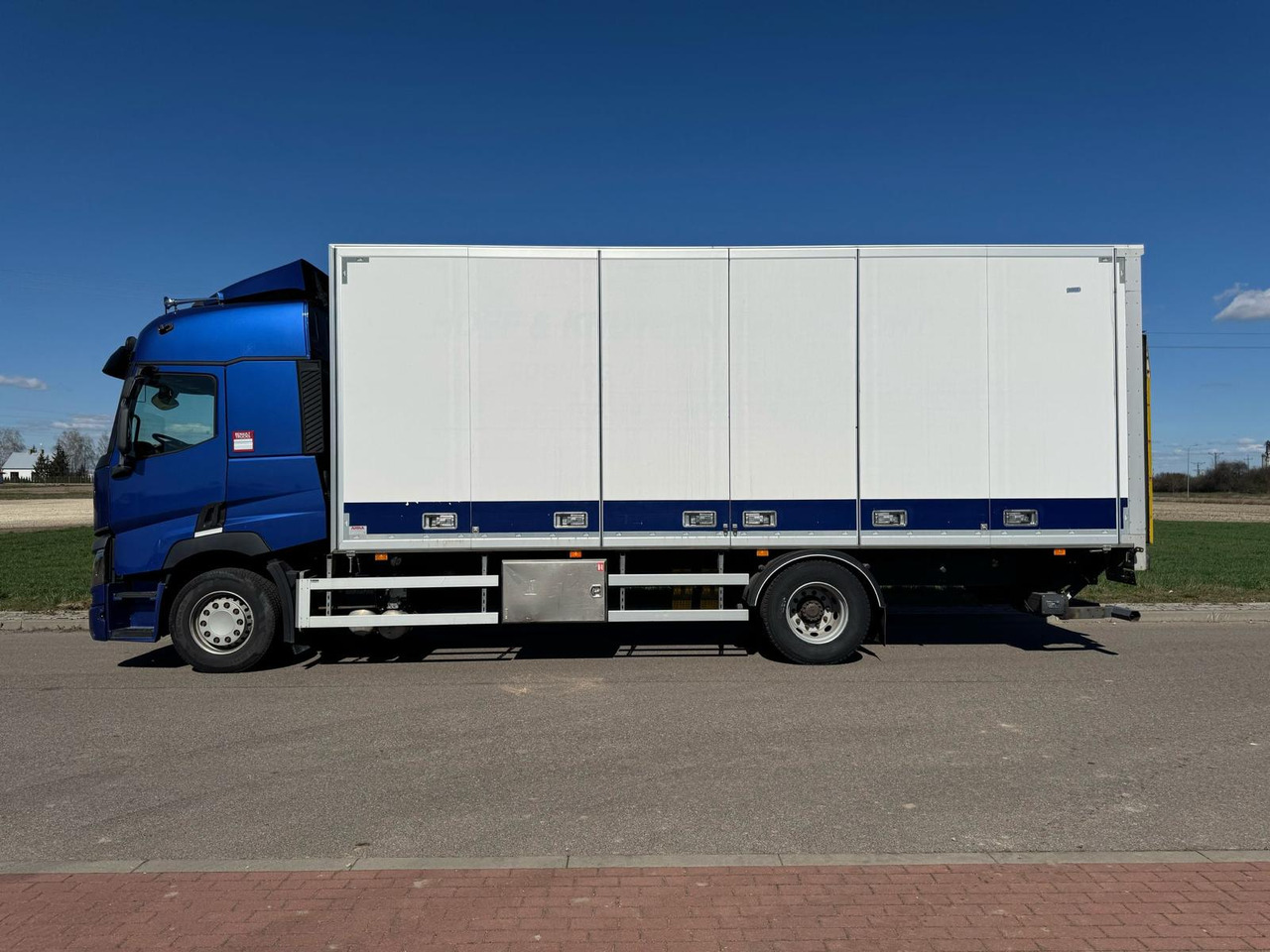 RENAULT T380 - Koffer LKW: das Bild 3 RENAULT T380 - Koffer LKW: das Bild 3