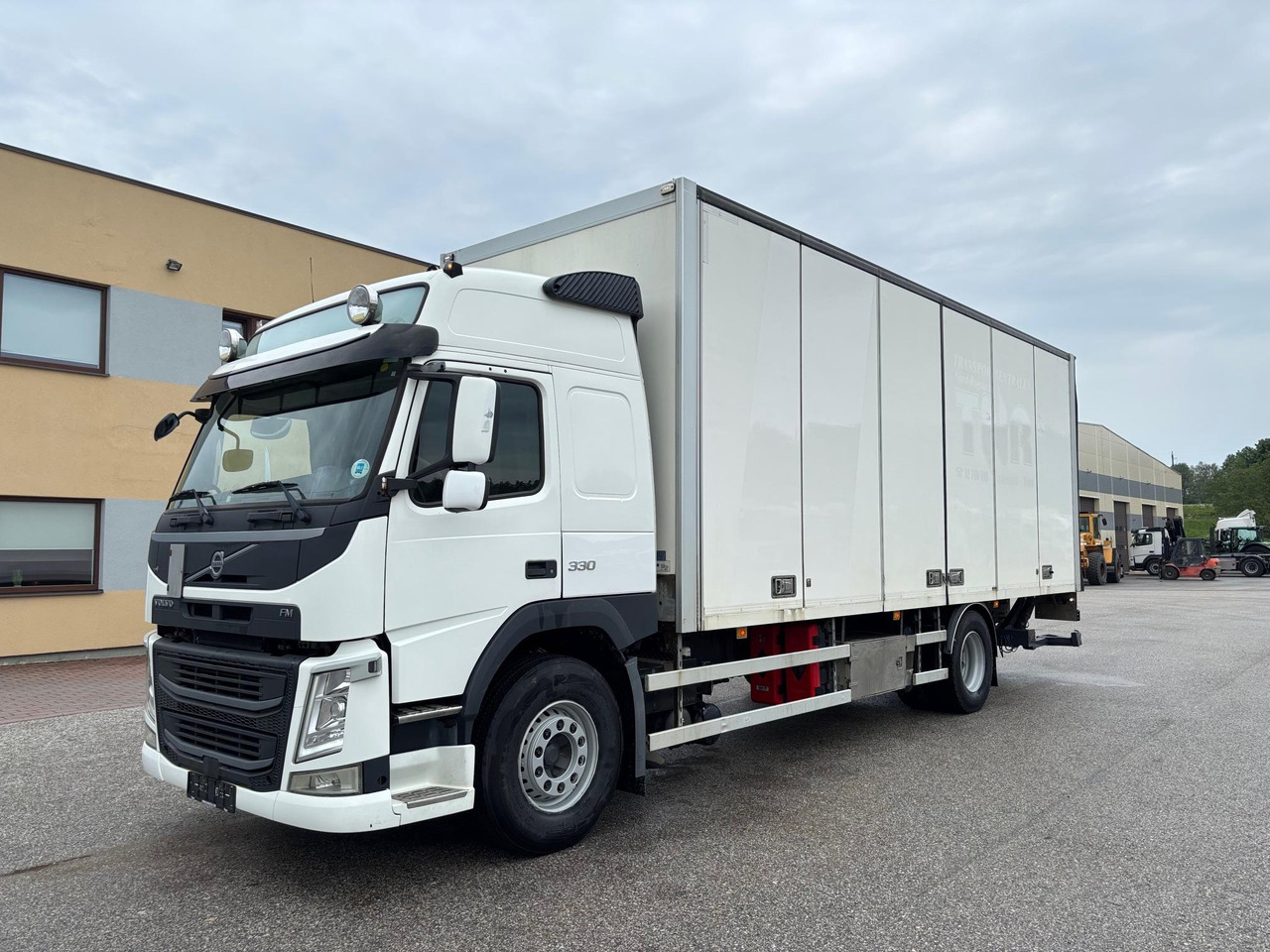 VOLVO FM330 - Koffer LKW: das Bild 3 VOLVO FM330 - Koffer LKW: das Bild 3