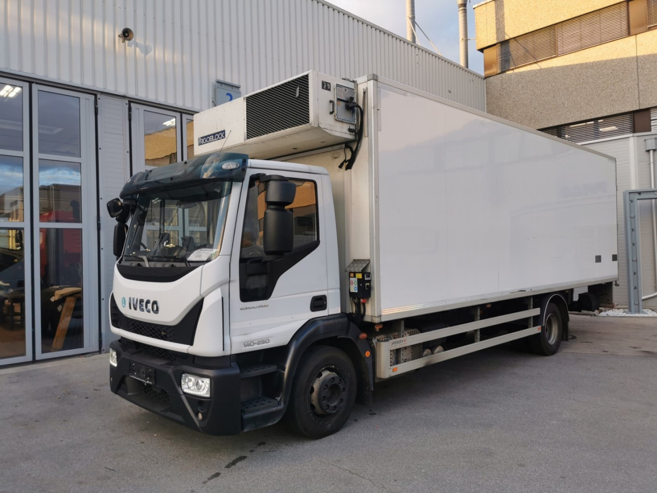 IVECO Eurocargo ML140E25/P Euro6 Klima AHK Luftfeder ZV - Fahrgestell LKW: das Bild 1 IVECO Eurocargo ML140E25/P Euro6 Klima AHK Luftfeder ZV - Fahrgestell LKW: das Bild 1