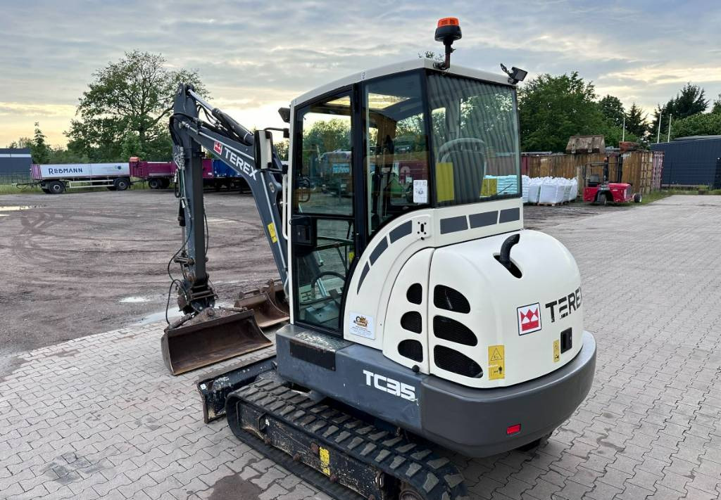 Terex TC 35 mit 3 Löffel - Minibagger: das Bild 5 Terex TC 35 mit 3 Löffel - Minibagger: das Bild 5