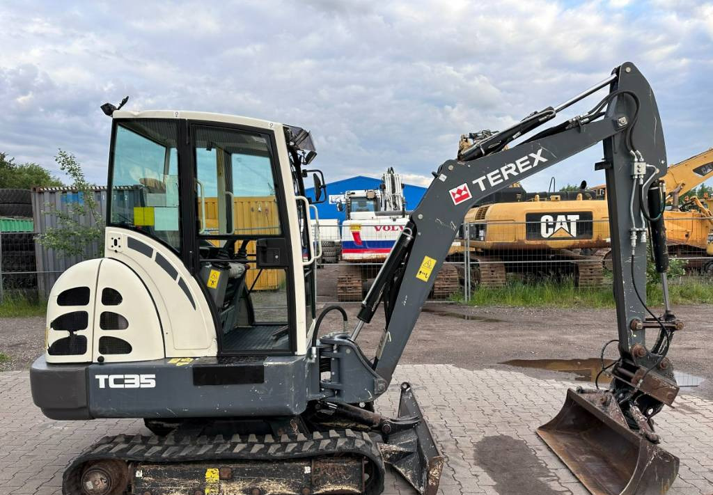 Terex TC 35 mit 3 Löffel - Minibagger: das Bild 2 Terex TC 35 mit 3 Löffel - Minibagger: das Bild 2