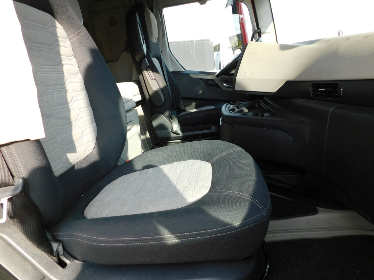 Ford F max ll 4x2 scab e6 12tx2620 - Sattelzugmaschine: das Bild 5 Ford F max ll 4x2 scab e6 12tx2620 - Sattelzugmaschine: das Bild 5