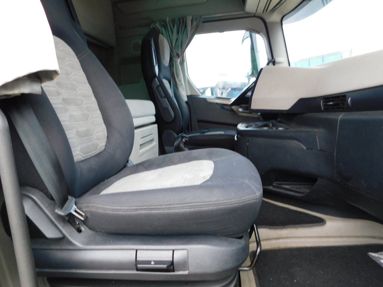 Ford F max ll 4x2 scab e6 12tx2620 - Sattelzugmaschine: das Bild 5 Ford F max ll 4x2 scab e6 12tx2620 - Sattelzugmaschine: das Bild 5