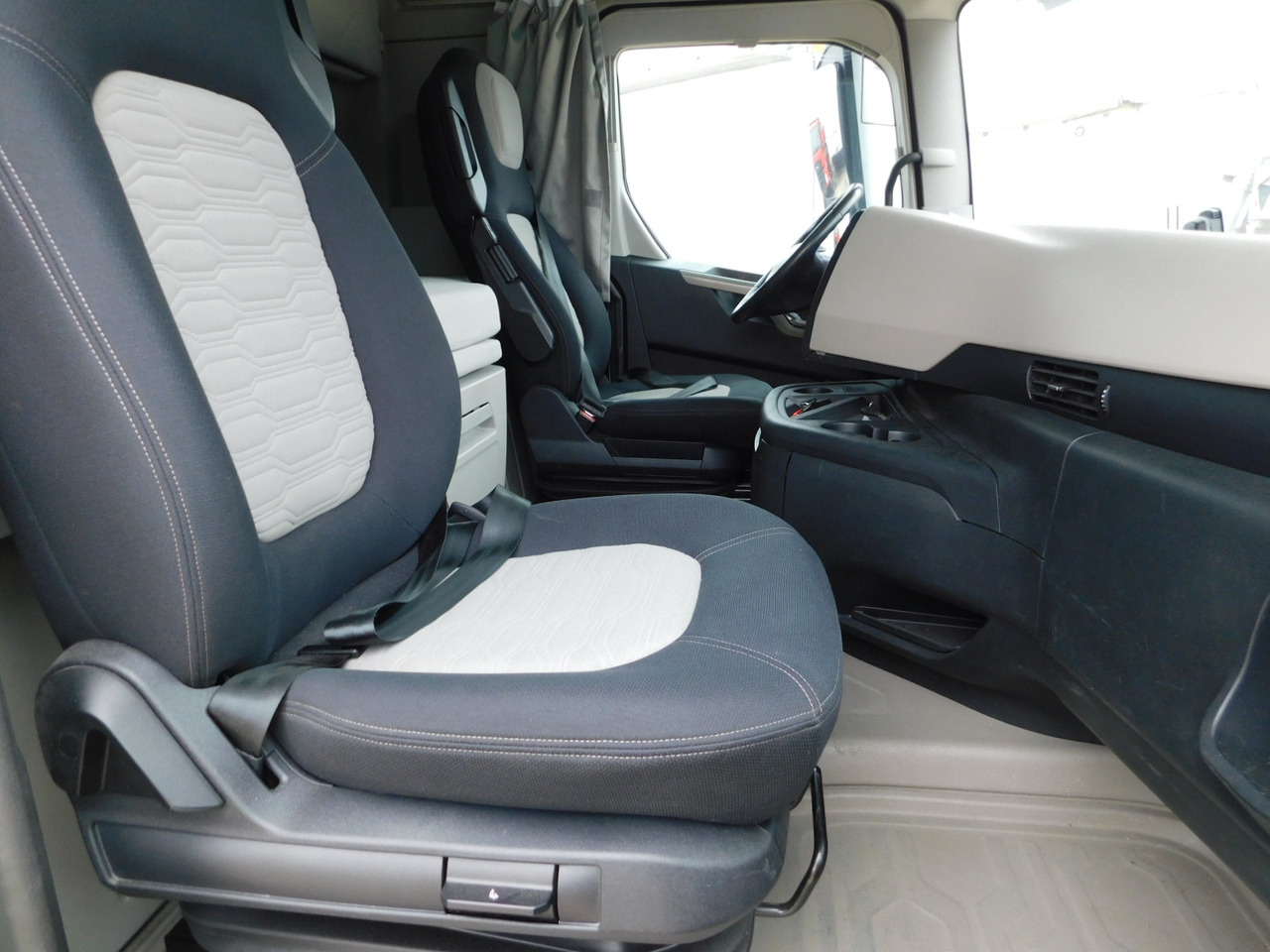 Ford F max ll 4x2 scab e6 12tx2620 - Sattelzugmaschine: das Bild 5 Ford F max ll 4x2 scab e6 12tx2620 - Sattelzugmaschine: das Bild 5