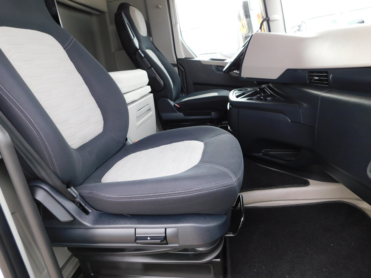 Ford F max ll 4x2 scab e6 12tx2620 - Sattelzugmaschine: das Bild 5 Ford F max ll 4x2 scab e6 12tx2620 - Sattelzugmaschine: das Bild 5