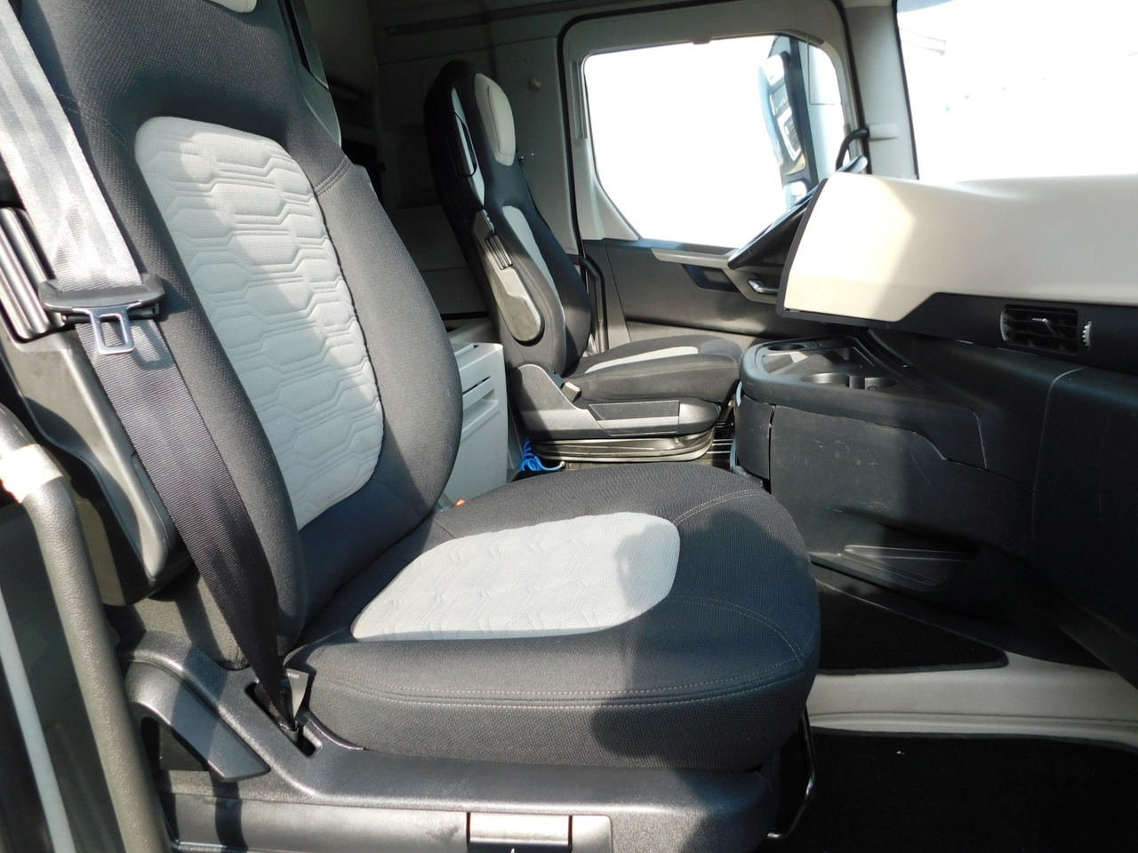 Ford F max ll 4x2 scab e6 12tx2620 - Sattelzugmaschine: das Bild 5 Ford F max ll 4x2 scab e6 12tx2620 - Sattelzugmaschine: das Bild 5