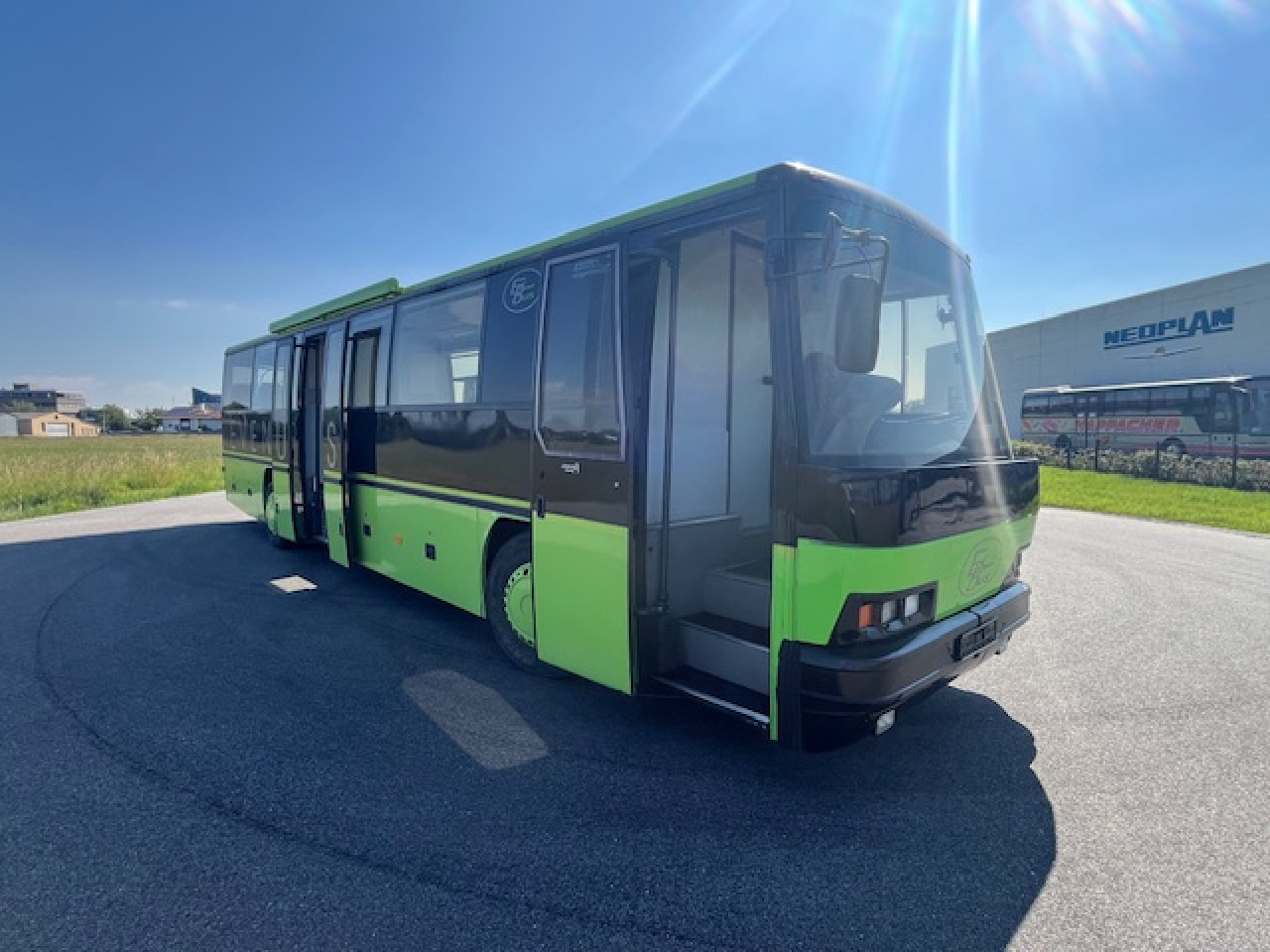 Bus NEOPLAN N316 Ü - Koferenz-, Ausstellungsbus - Wohnmobil: das Bild 9