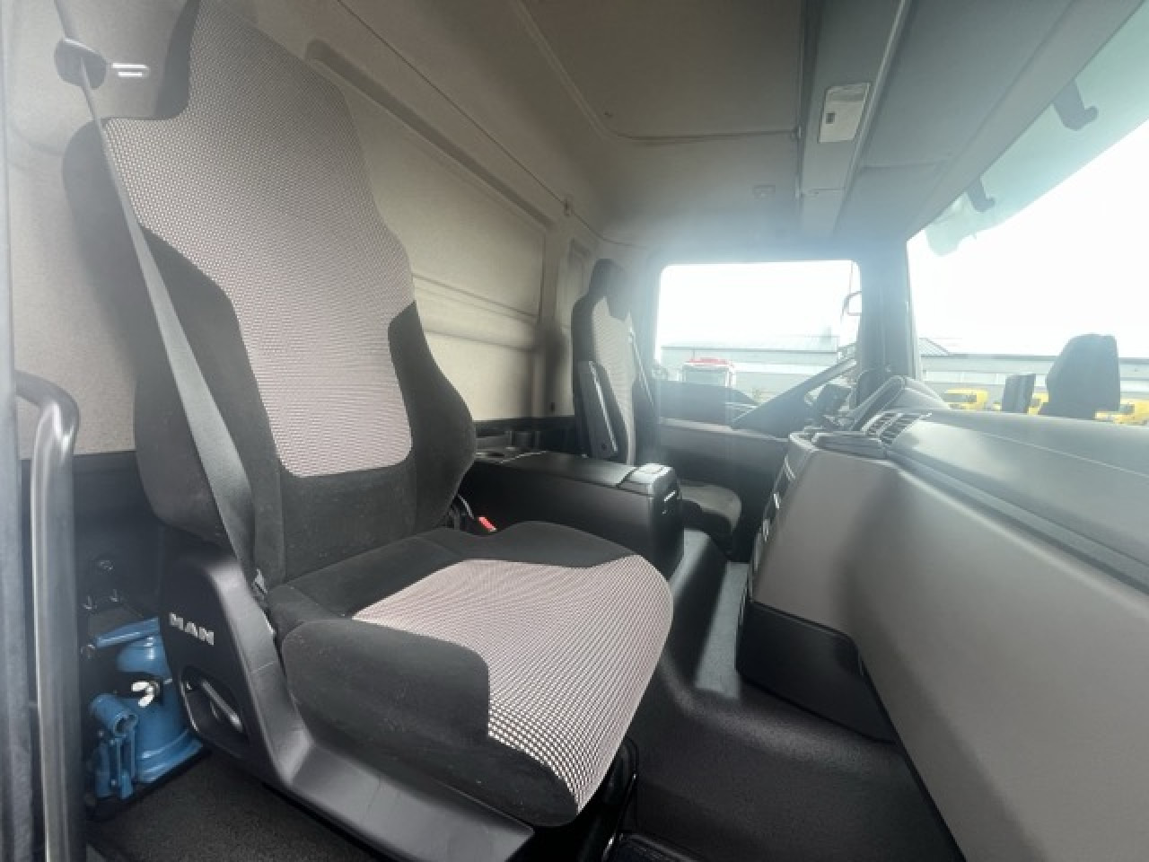 MAN TGM 15.290 4x2 LL Tiefkühler ATP 08.2028 Euro6 - Kühltransporter: das Bild 4 MAN TGM 15.290 4x2 LL Tiefkühler ATP 08.2028 Euro6 - Kühltransporter: das Bild 4