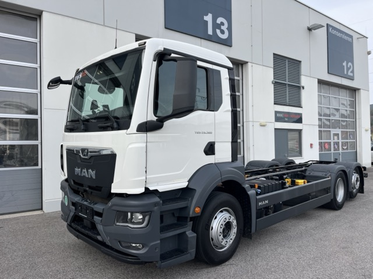 MAN TGS 26.360 6x2-4 LL Euro6 Klima AHK Luftfeder - Fahrgestell LKW: das Bild 1 MAN TGS 26.360 6x2-4 LL Euro6 Klima AHK Luftfeder - Fahrgestell LKW: das Bild 1