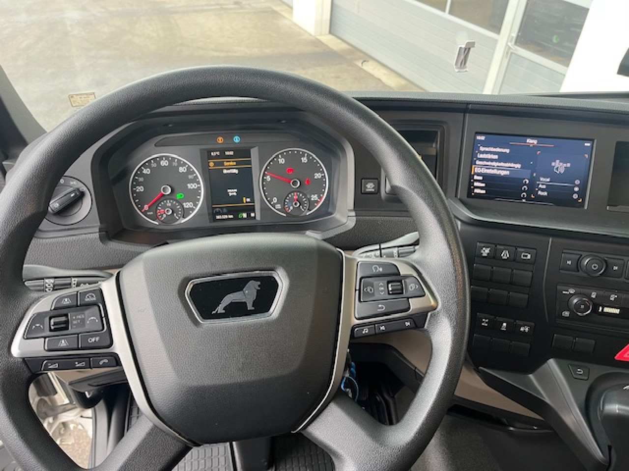 MAN TGX 18.470 4x2 BLS Euro6 Retarder Klima Luftfeder - Sattelzugmaschine: das Bild 3 MAN TGX 18.470 4x2 BLS Euro6 Retarder Klima Luftfeder - Sattelzugmaschine: das Bild 3