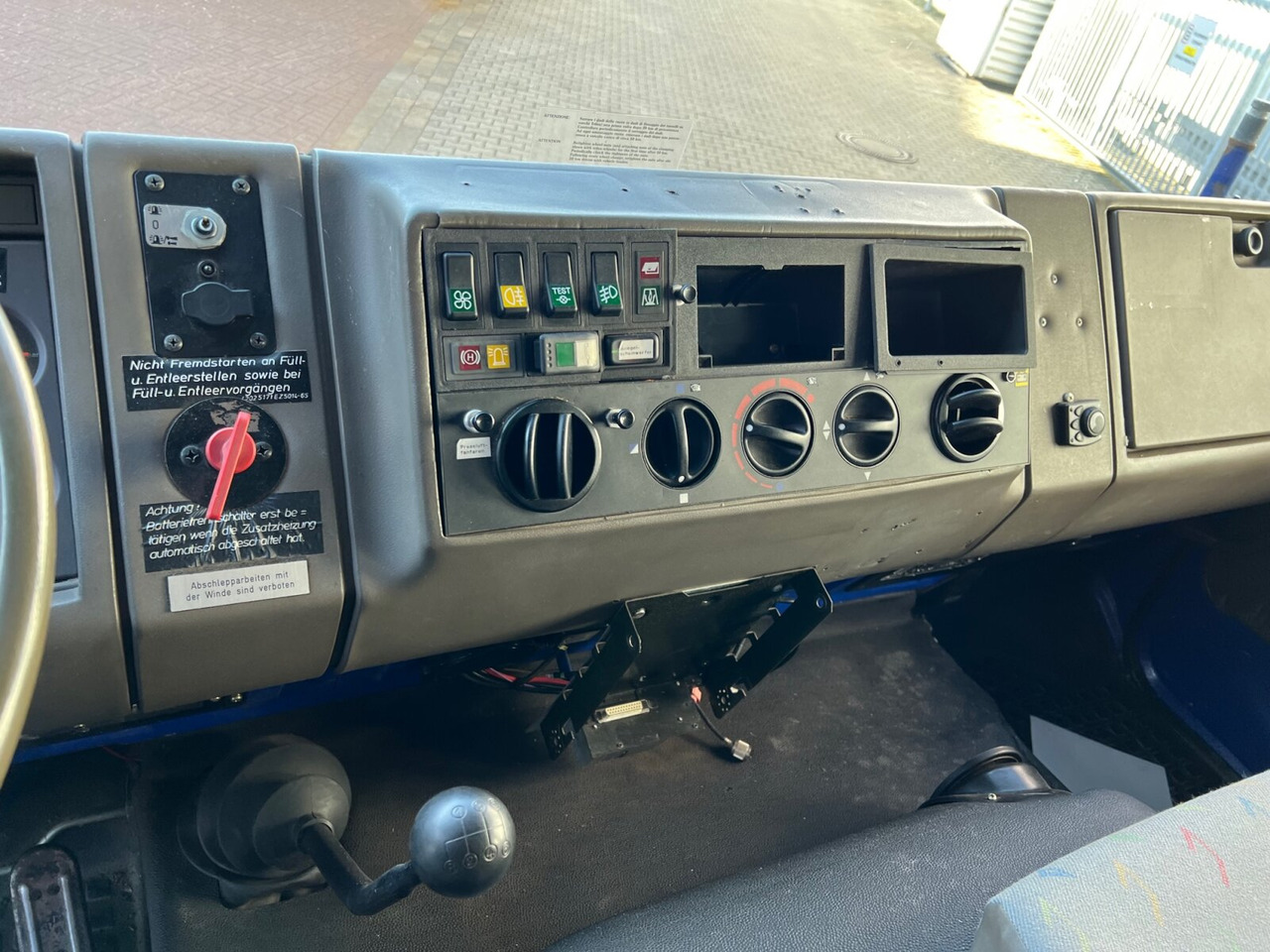 120-23 AW 4x4 Doka 120-23 AW 4x4 Doka, V8-Motor, Mannschaftswagen 16 Sitze, Seilwinde - Feuerwehrfahrzeug: das Bild 2 120-23 AW 4x4 Doka 120-23 AW 4x4 Doka, V8-Motor, Mannschaftswagen 16 Sitze, Seilwinde - Feuerwehrfahrzeug: das Bild 2