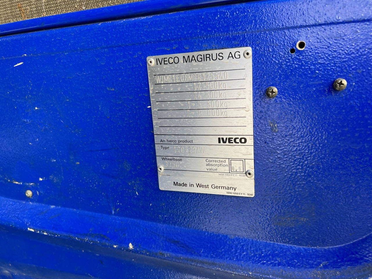 120-23 AW 4x4 Doka 120-23 AW 4x4 Doka, V8-Motor, Mannschaftswagen 16 Sitze, Seilwinde - Feuerwehrfahrzeug: das Bild 5 120-23 AW 4x4 Doka 120-23 AW 4x4 Doka, V8-Motor, Mannschaftswagen 16 Sitze, Seilwinde - Feuerwehrfahrzeug: das Bild 5