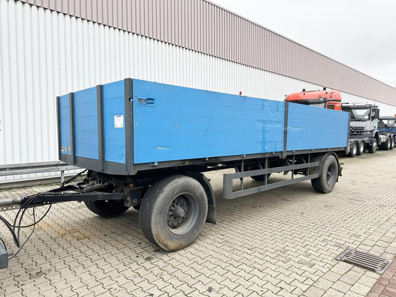2-Achs Pritschenanhänger 2-Achs Pritschenanhänger - Pritschenanhänger/ Plattformanhänger: das Bild 1 2-Achs Pritschenanhänger 2-Achs Pritschenanhänger - Pritschenanhänger/ Plattformanhänger: das Bild 1