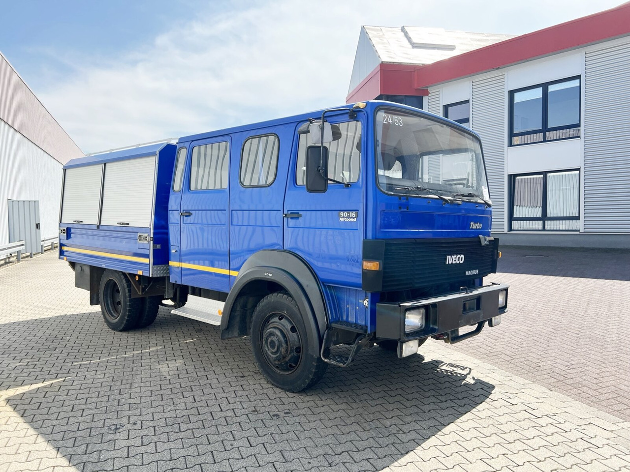 Feuerwehrfahrzeug 90-16 AW 4x4 Doka 90-16 AW 4x4 Doka, Mannschaftswagen: das Bild 9