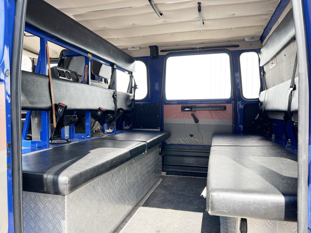 Feuerwehrfahrzeug 90-16 AW 4x4 Doka 90-16 AW 4x4 Doka, Mannschaftswagen: das Bild 6