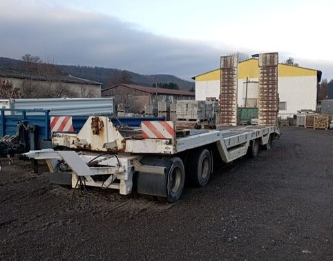 AT 400 AT 400, Verbr. auf 3m, Radmulden, hydr. Rampen - Tieflader Anhänger: das Bild 1 AT 400 AT 400, Verbr. auf 3m, Radmulden, hydr. Rampen - Tieflader Anhänger: das Bild 1