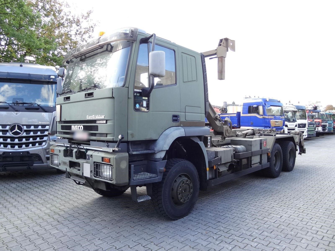 EuroTrakker 260E44W 6X6 EuroTrakker 260E44W 6X6, Retarder, ADR - Abrollkipper: das Bild 1 EuroTrakker 260E44W 6X6 EuroTrakker 260E44W 6X6, Retarder, ADR - Abrollkipper: das Bild 1
