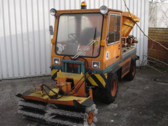 GT 1200B 4x4 - Kehrmaschine: das Bild 1 GT 1200B 4x4 - Kehrmaschine: das Bild 1