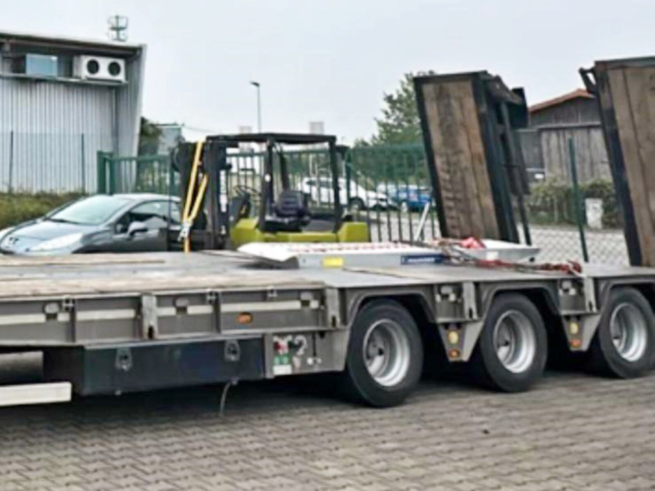GVN Trailer 329 GVN Trailer 329 - Tieflader Auflieger: das Bild 4 GVN Trailer 329 GVN Trailer 329 - Tieflader Auflieger: das Bild 4
