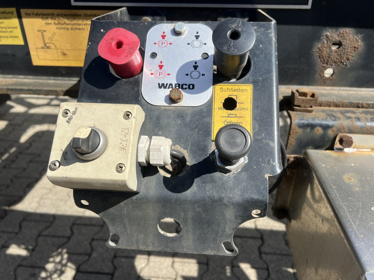 HSA 18.65 Schlittenabroller HUEFFERMANN HSA 18.65 Schlittenabroller - Abrollanhänger/ Absetzanhänger: das Bild 2 HSA 18.65 Schlittenabroller HUEFFERMANN HSA 18.65 Schlittenabroller - Abrollanhänger/ Absetzanhänger: das Bild 2