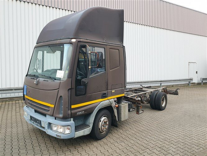 Iveco EuroCargo 75 E 17/4x2 EuroCargo 75 E 17/4x2, 6x VORHANDEN! - Fahrgestell LKW: das Bild 1 Iveco EuroCargo 75 E 17/4x2 EuroCargo 75 E 17/4x2, 6x VORHANDEN! - Fahrgestell LKW: das Bild 1