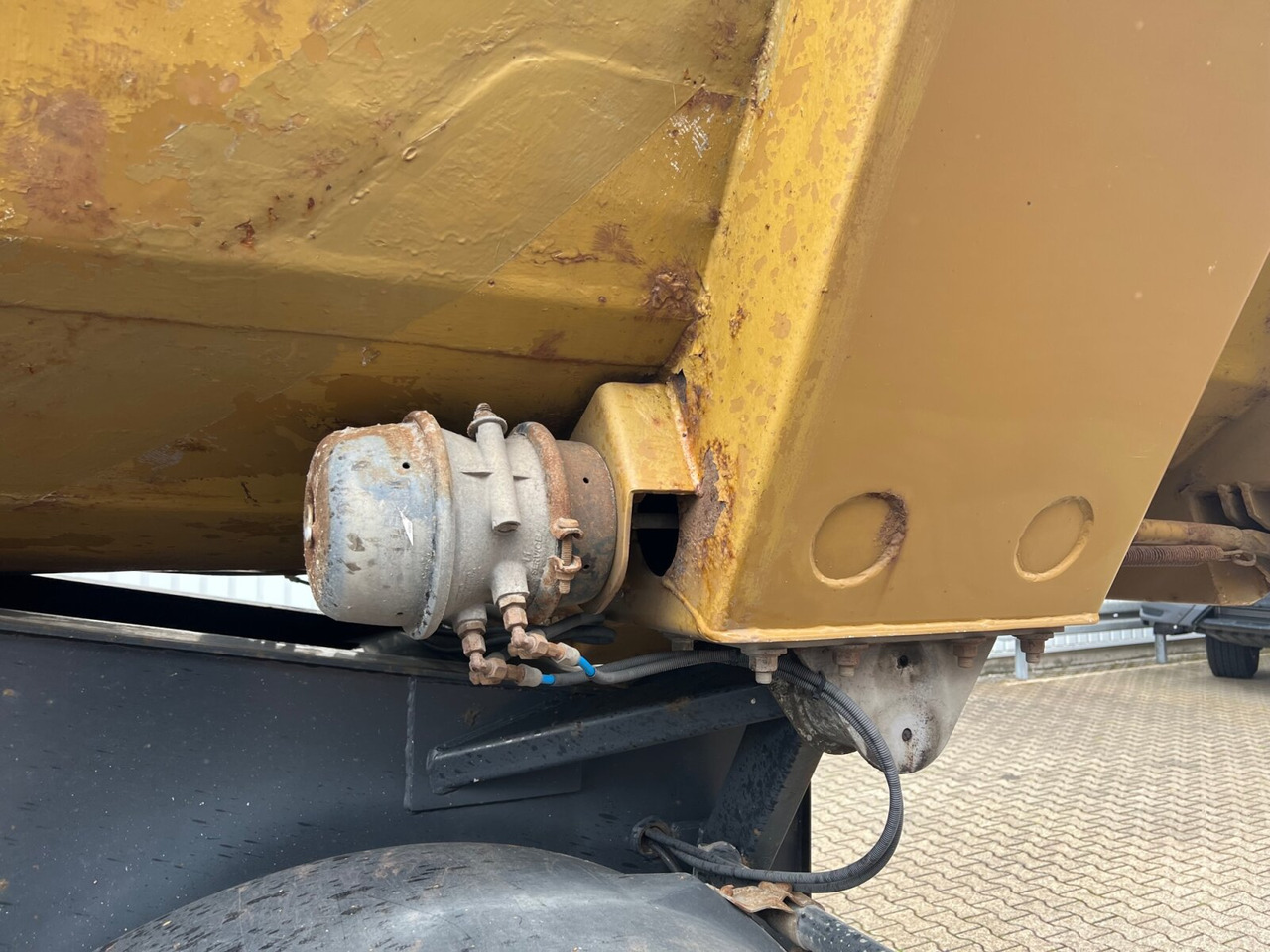 Kempf SKM 32/2 SKM 32/2 Stahlmulde ca. 23m³, Liftachse, Zwillingsbereift - Kipper Auflieger: das Bild 2 Kempf SKM 32/2 SKM 32/2 Stahlmulde ca. 23m³, Liftachse, Zwillingsbereift - Kipper Auflieger: das Bild 2