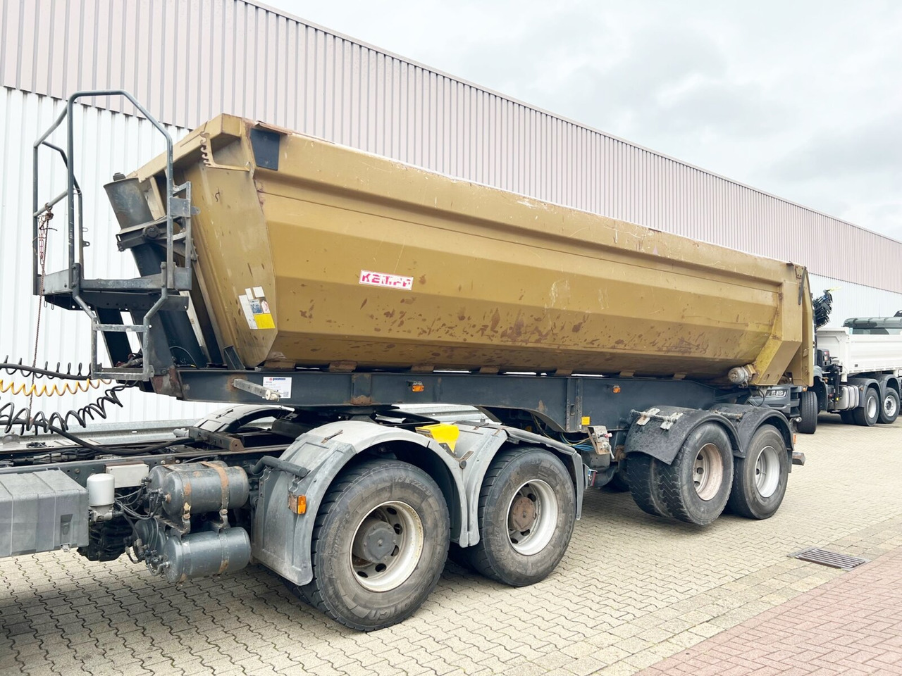 Kempf SKM 32/2 SKM 32/2 Stahlmulde ca. 23m³, Liftachse, Zwillingsbereift - Kipper Auflieger: das Bild 1 Kempf SKM 32/2 SKM 32/2 Stahlmulde ca. 23m³, Liftachse, Zwillingsbereift - Kipper Auflieger: das Bild 1