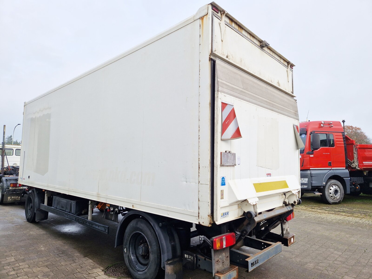 Kleiderkofferanhänger Hofmann, Kleiderkofferanhänger, durchladbar, LBW BÄR, 42 cbm - Koffer Anhänger: das Bild 2 Kleiderkofferanhänger Hofmann, Kleiderkofferanhänger, durchladbar, LBW BÄR, 42 cbm - Koffer Anhänger: das Bild 2