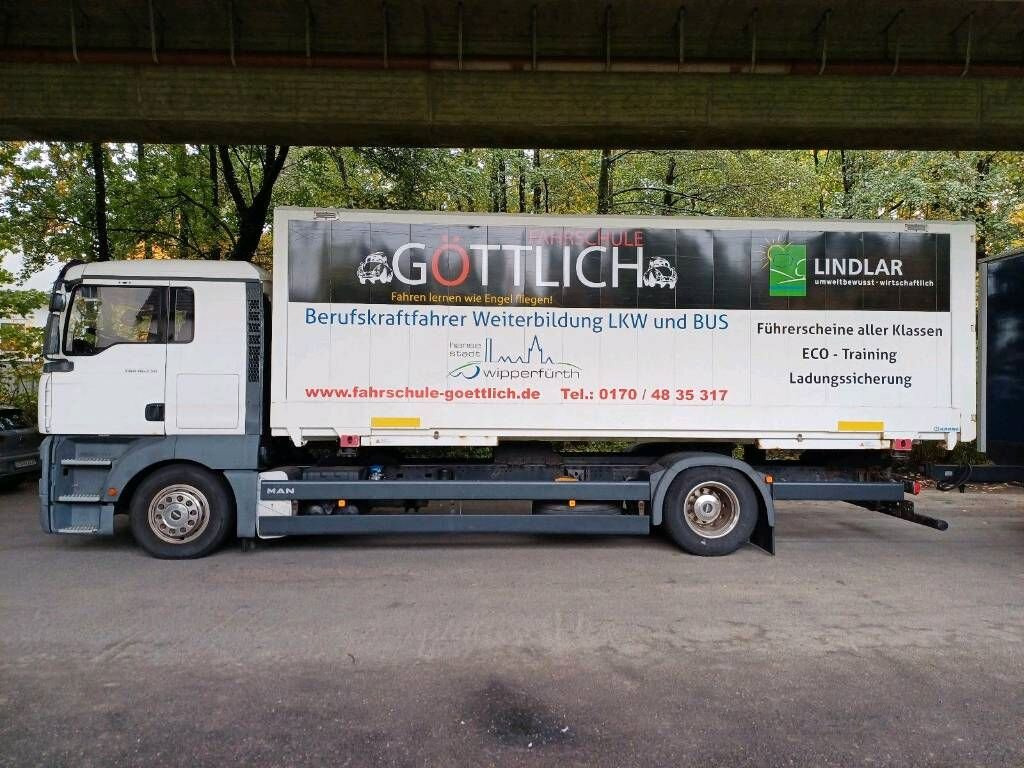MAN TGA 18.350 4x2 LL TGA 18.350 4x2 LL, Fahrschulausstattung - LKW: das Bild 3 MAN TGA 18.350 4x2 LL TGA 18.350 4x2 LL, Fahrschulausstattung - LKW: das Bild 3