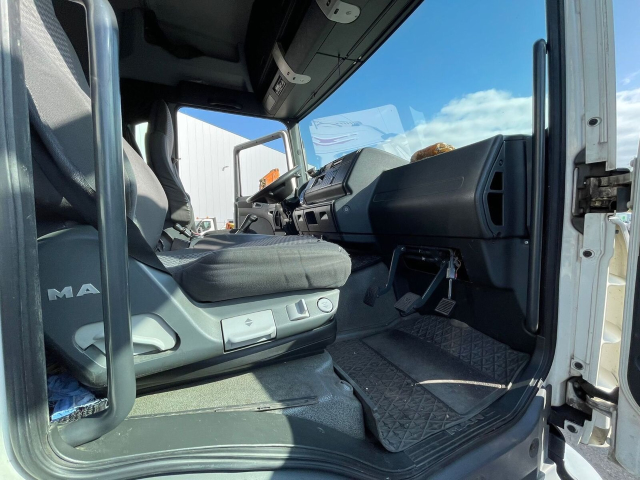 MAN TGM 18.330 4X2 LL TGM 18.330 4X2 LL, Fahrschulausstattung - LKW: das Bild 5 MAN TGM 18.330 4X2 LL TGM 18.330 4X2 LL, Fahrschulausstattung - LKW: das Bild 5