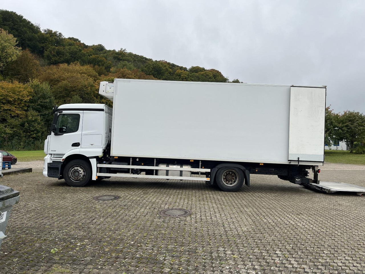 Mercedes-Benz Actros 1832 L 4x2 Actros 1832 L 4x2, Kühlkoffer, 2x Trennwand, Carrier, LBW BÄR - LKW: das Bild 1 Mercedes-Benz Actros 1832 L 4x2 Actros 1832 L 4x2, Kühlkoffer, 2x Trennwand, Carrier, LBW BÄR - LKW: das Bild 1