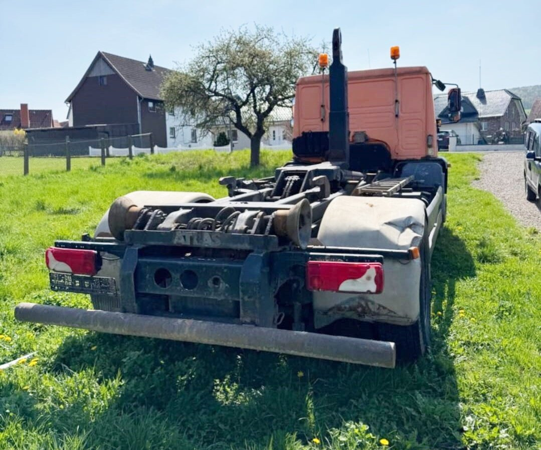 MAN LE 18.280 4x2 LL LE 18.280 4x2 LL, 6-Zylinder, Winterdienstausstattung - Abrollkipper: das Bild 3 MAN LE 18.280 4x2 LL LE 18.280 4x2 LL, 6-Zylinder, Winterdienstausstattung - Abrollkipper: das Bild 3